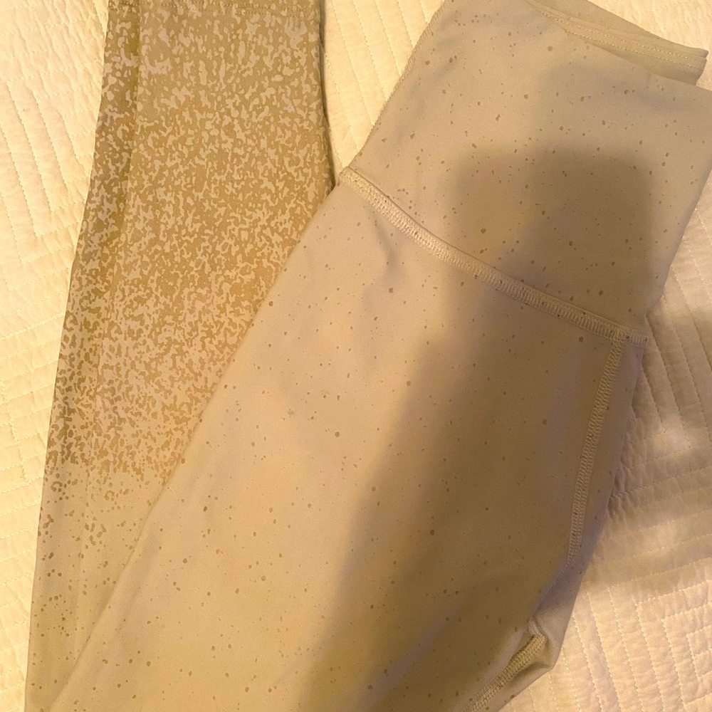 Beyond Yoga tan and gold leggings. Excellent used condition. Size M!!